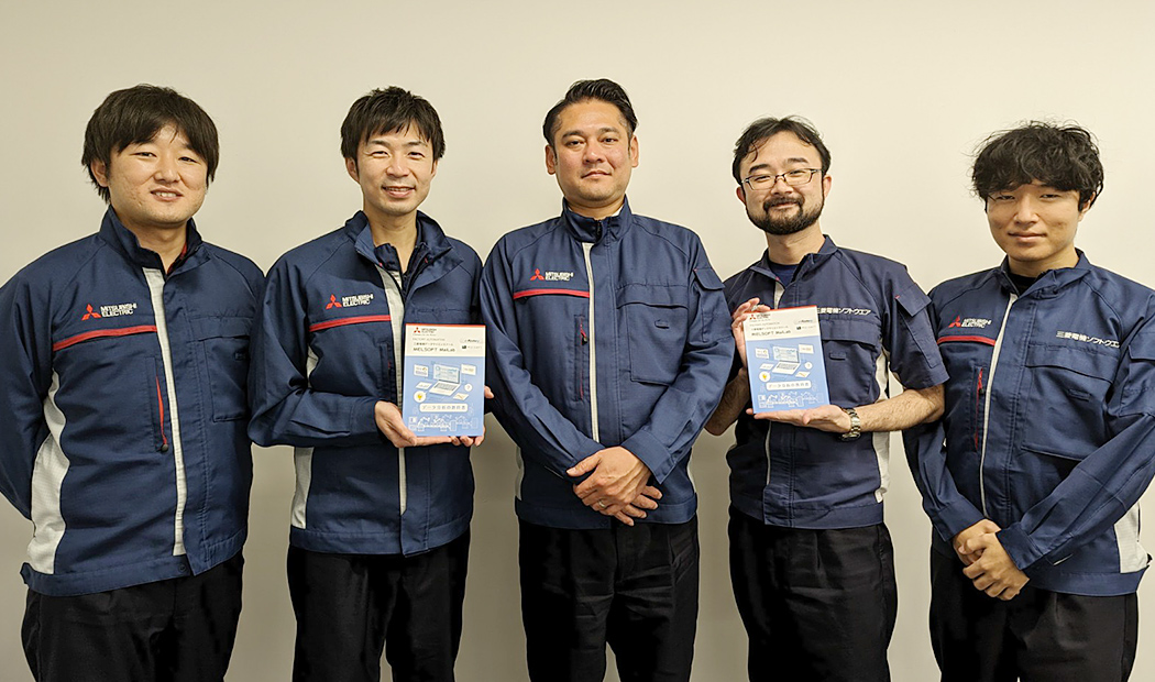 The MaiLab development team, all of whom are in their early 20s. From the left; Development team leader: Takanori Eguchi, Software System Dept., Nagoya Works. Subleader Shota Nakano, from the same section as Mr. Eguchi. From the software development team: Tetsuya Yamada, group leader of FA Engineering Development Dept., Mitsubishi Electric Software Corporation, and Hiroshi Ito also from the same group as Mr. Yamada.